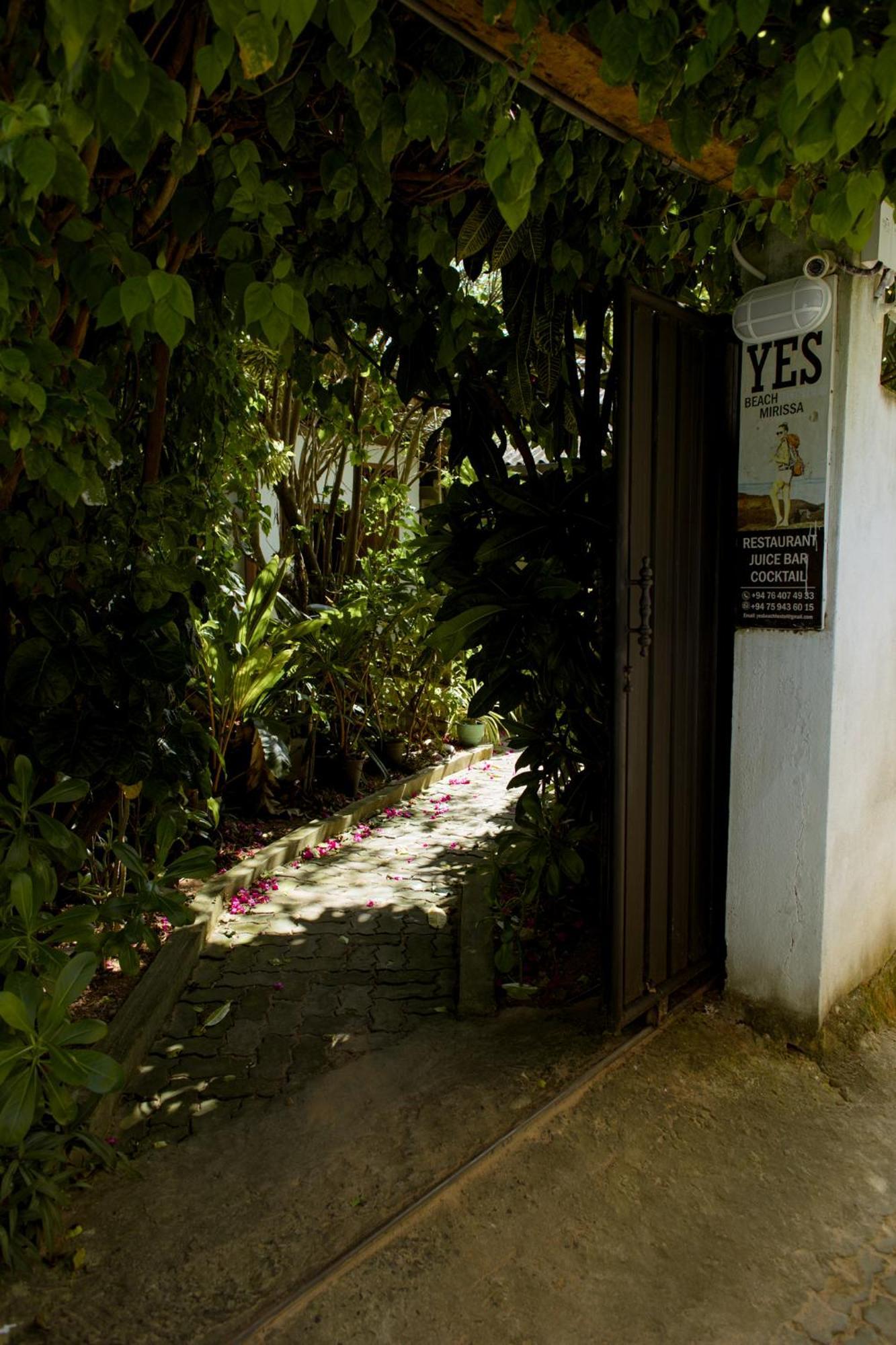 Yes Beach House Mirissa Εξωτερικό φωτογραφία