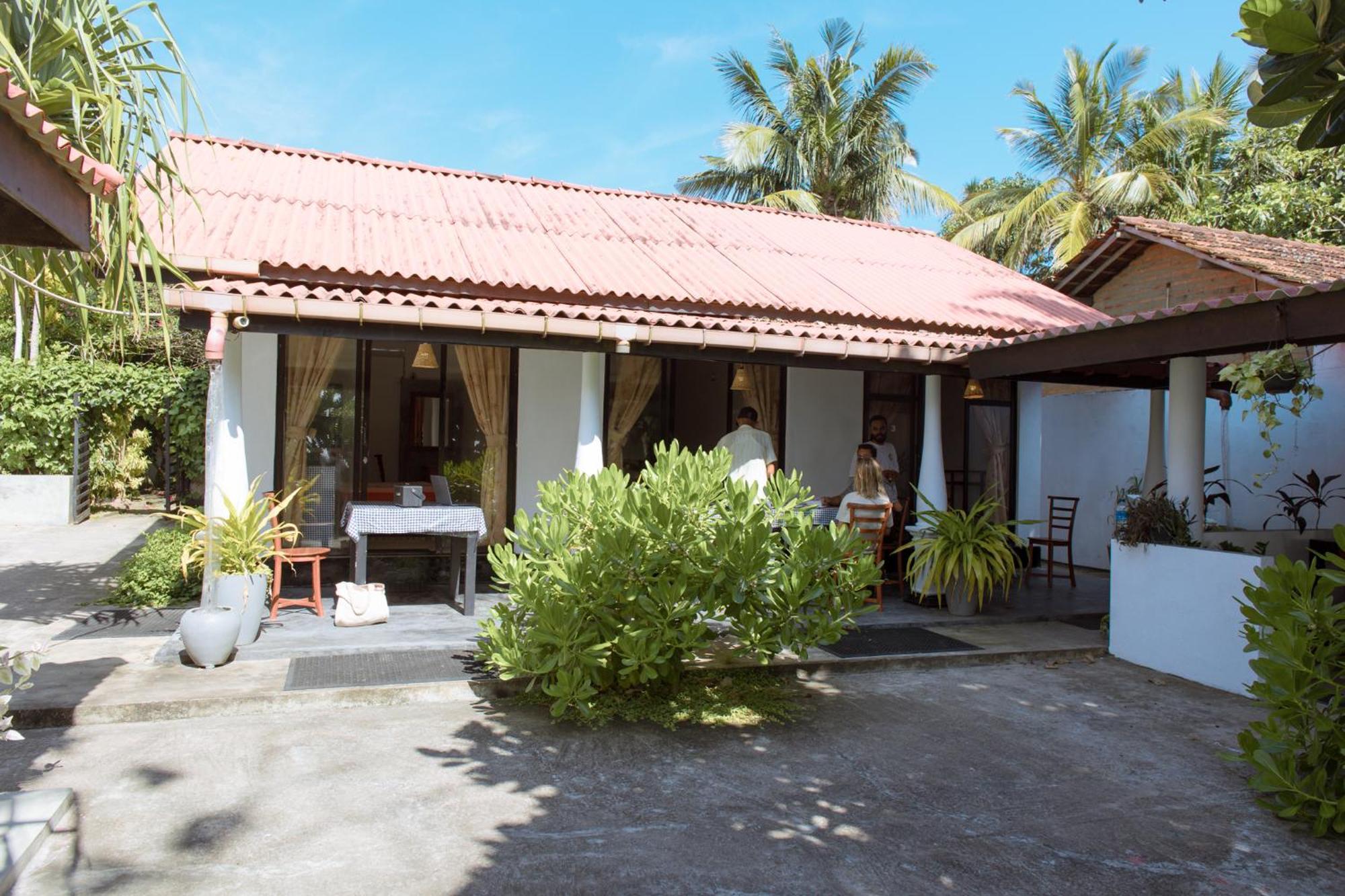Yes Beach House Mirissa Εξωτερικό φωτογραφία